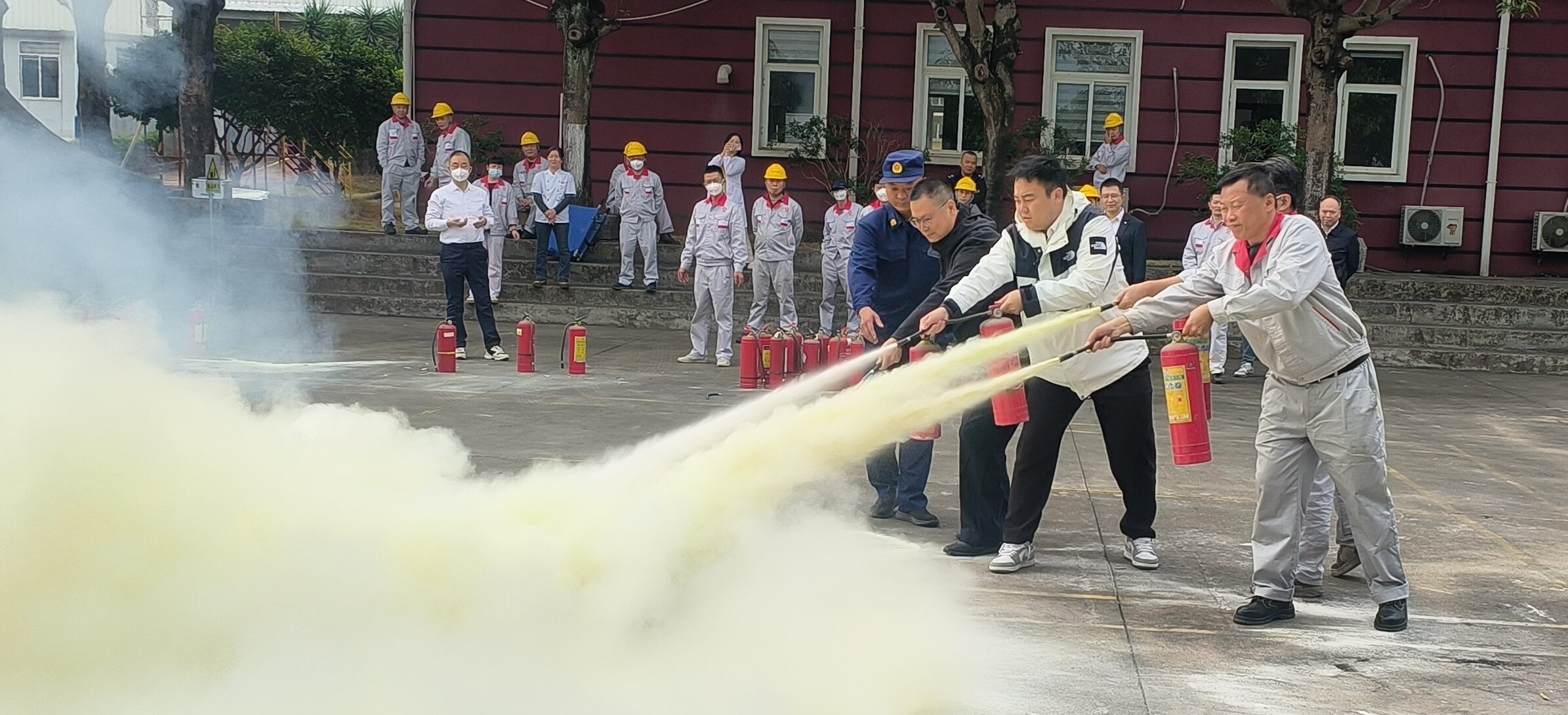 廈門標準砂漳浦分公司開展消防應急綜合演練 廈門標準砂漳浦分公司開展消防應急綜合演練